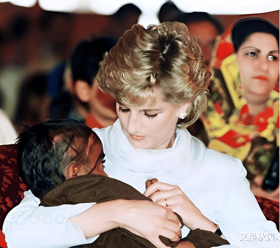 戴安娜王妃|戴安娜婚内出轨有7个情人，被称温香软玉，一夜打300个电话给情人