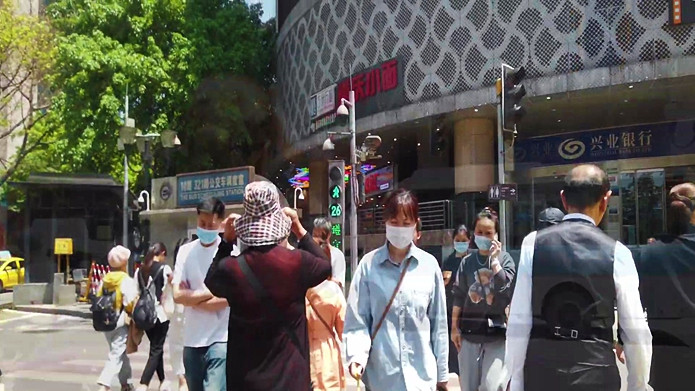 山城|中国这座发达城市，十分适合旅游，仿佛就是一个山城