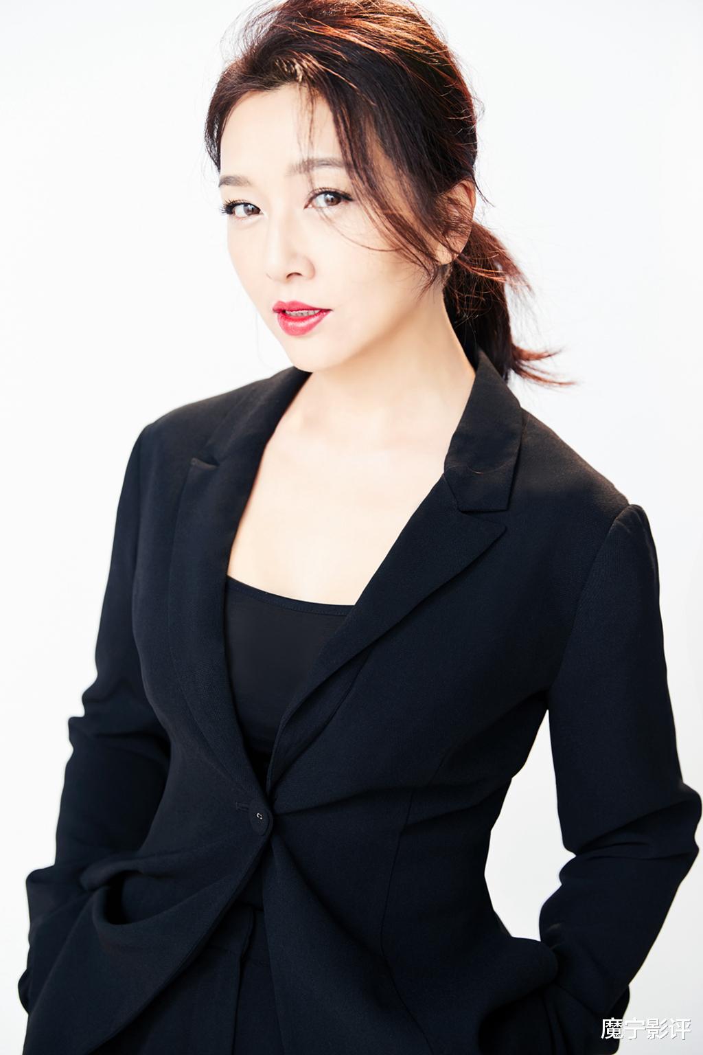 利智|明明是两代人，却撞脸让人怀疑有血缘关系，最后一对可能是亲生的