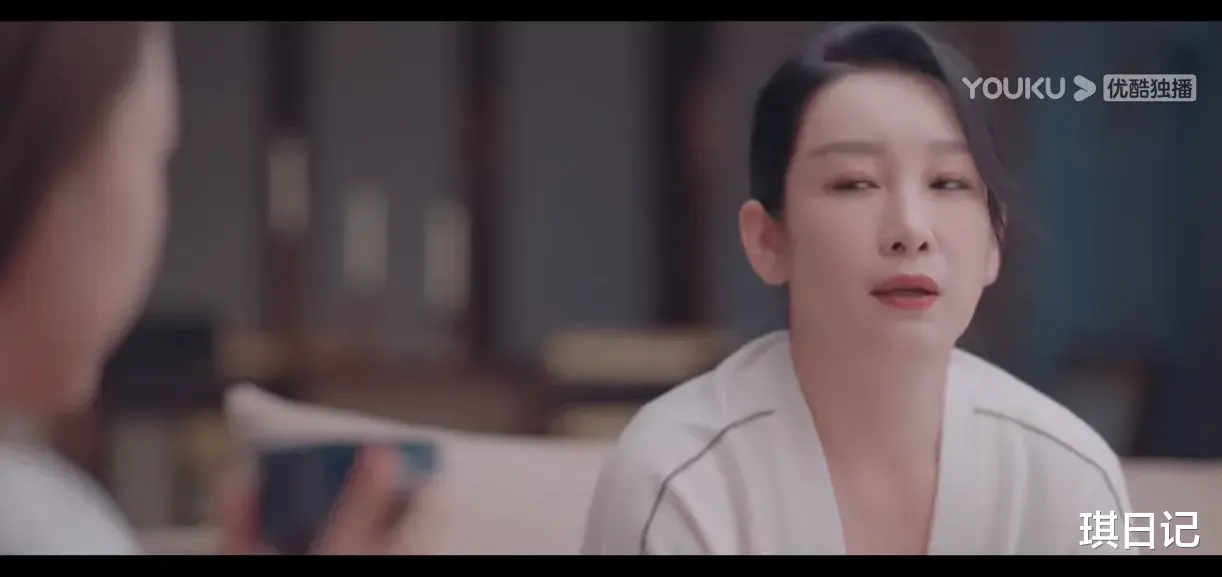 赵子琪|中年女演员颜值的对比，46岁的赵子琪，被小两岁的秦海璐碾压得好惨