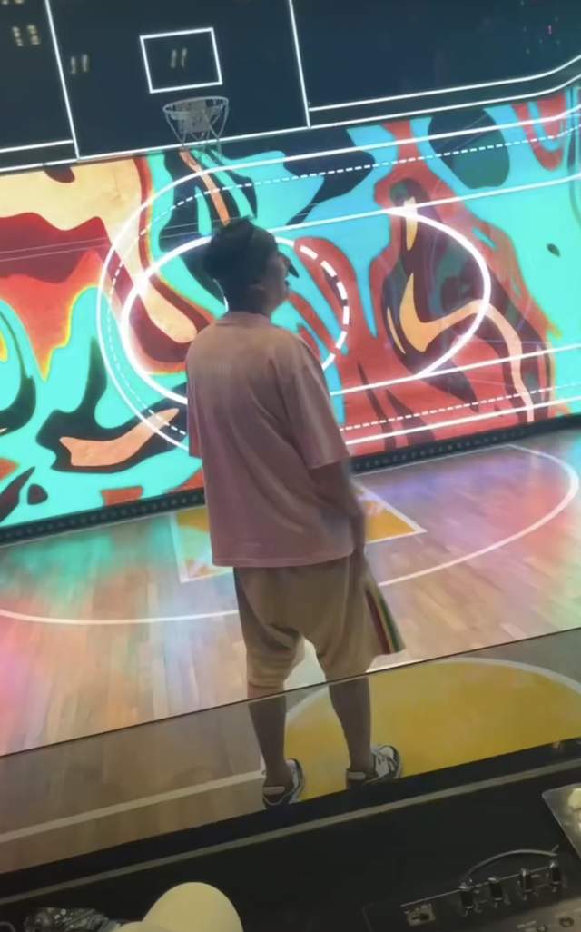 王思聪|王思聪带新女伴酒吧嗨玩,张嘉倪富豪老公现身,结婚7年被传婚变