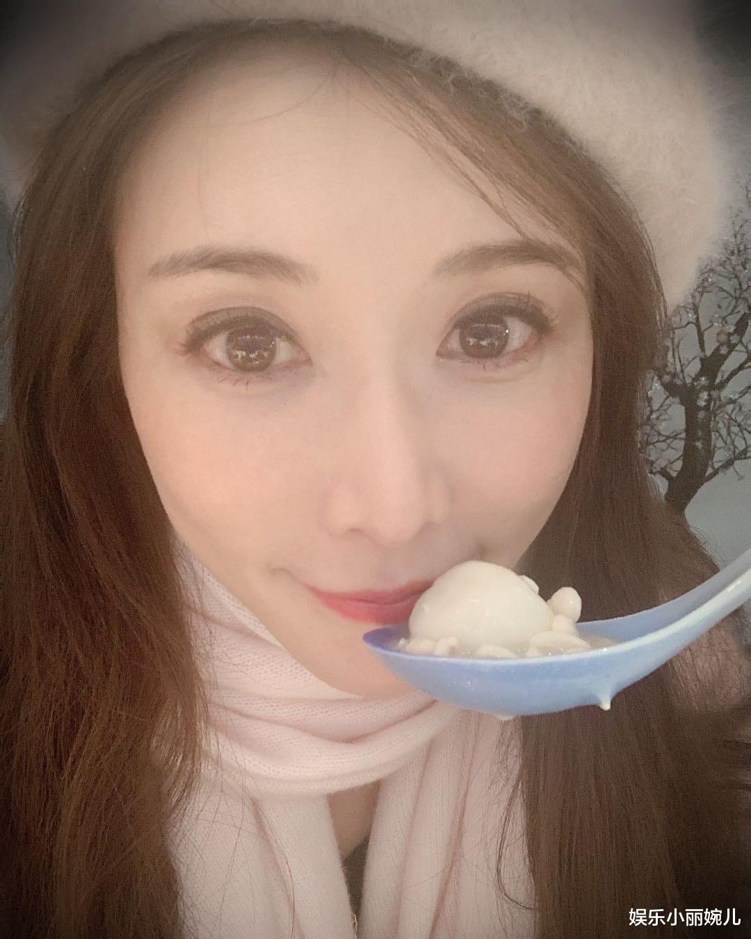 黄子佼|结婚三周年，林志玲秀出一家三口全家福照片