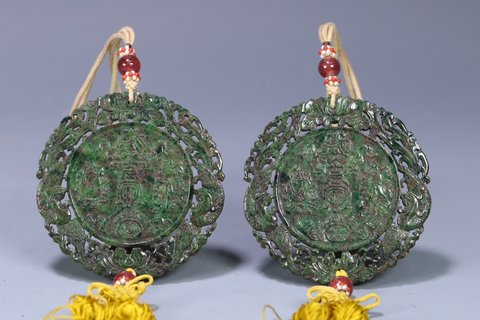 翡翠|清代:翡翠暗八仙纹寿字佩一对