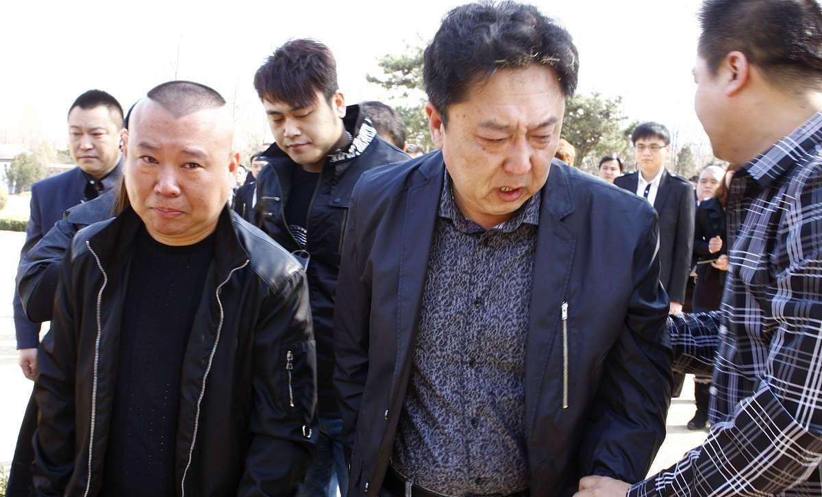 于谦|于谦当年在侯耀文墓前哭诉，我们实在太难了，原来谦哥这么投入