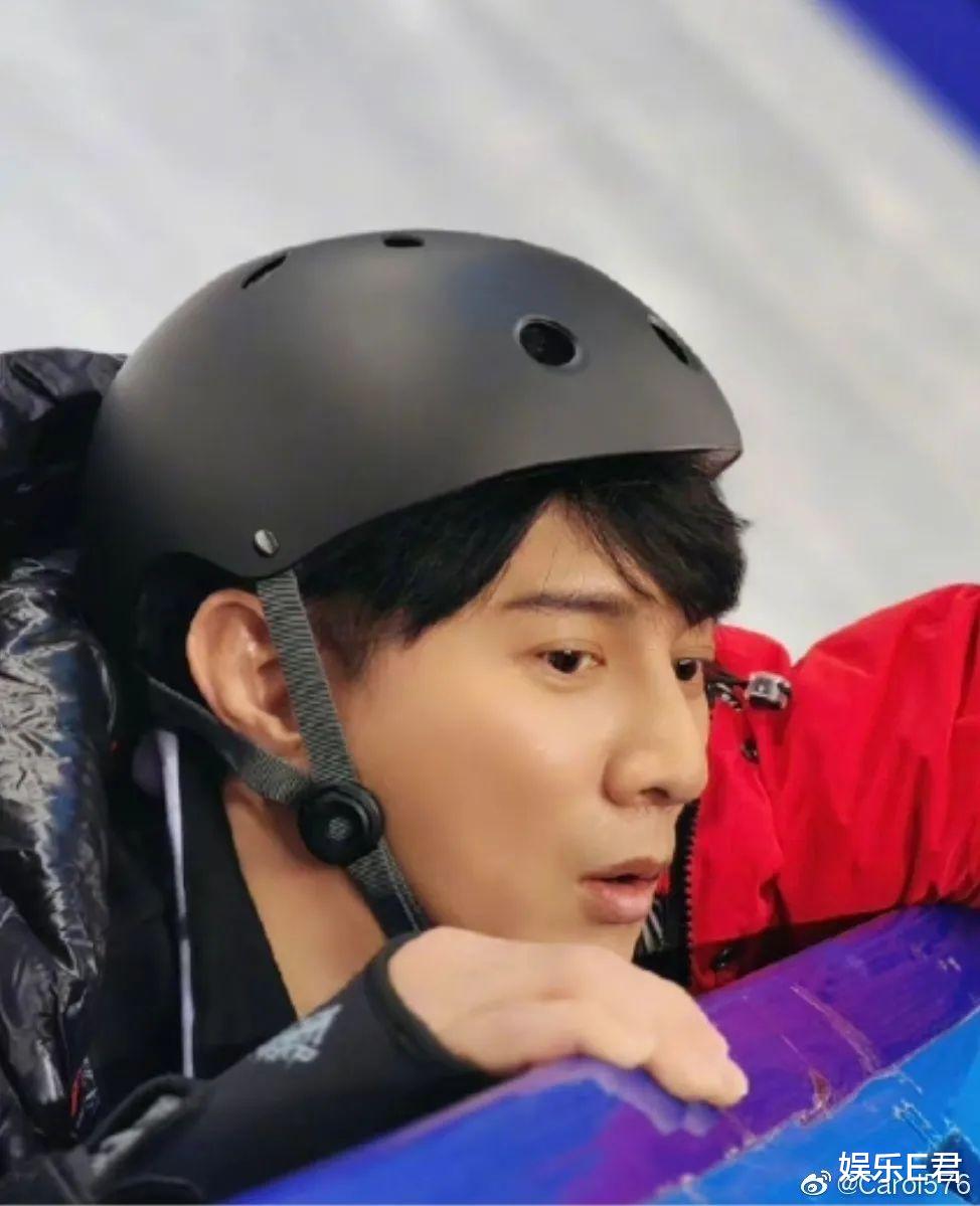 吴奇隆|52岁吴奇隆撇除双下巴，时隔2个月颜值回春，重现当年男神风范