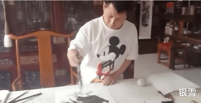 何云伟|何云伟最新近况曝光！与郭德纲的关系缓和后，成为了一名艺术家