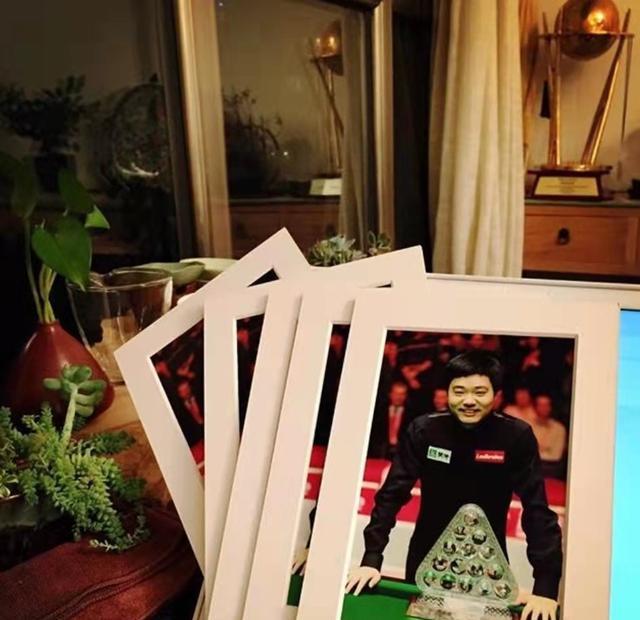 参观丁俊晖住的豪宅,设计了超大落地窗,在家就能直接看风景