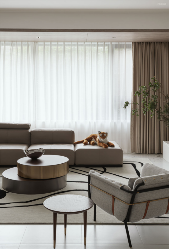 来看看贵阳300㎡的三胎之家,其乐融融,应有尽有