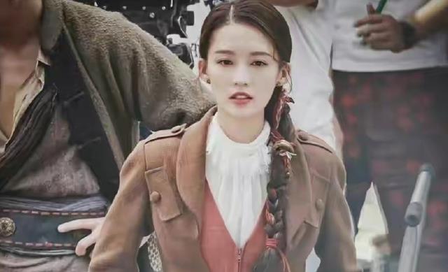 李沁|《招摇》导演放大招,31岁李沁担任女主,网友:熬夜必追剧