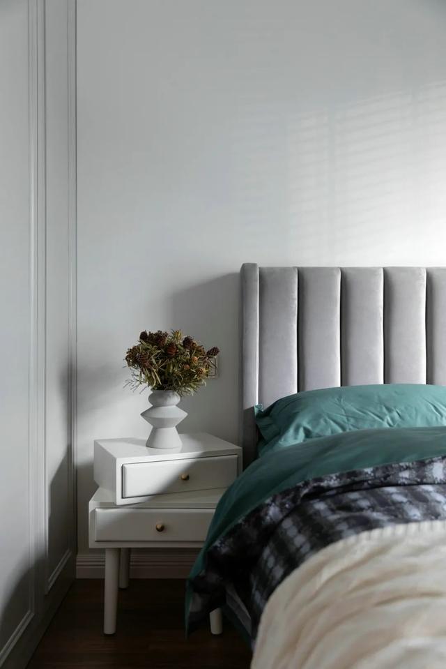 120㎡现代极简,低调灰色的空间,文艺时尚的软饰,设计很高级