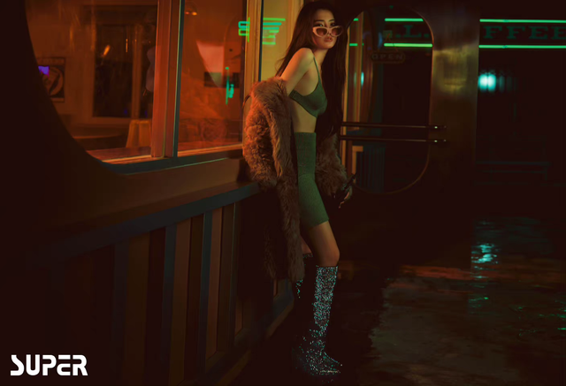 徐璐|27岁徐璐午夜街头封面曝光,变身撩人女孩,马甲线清晰可见