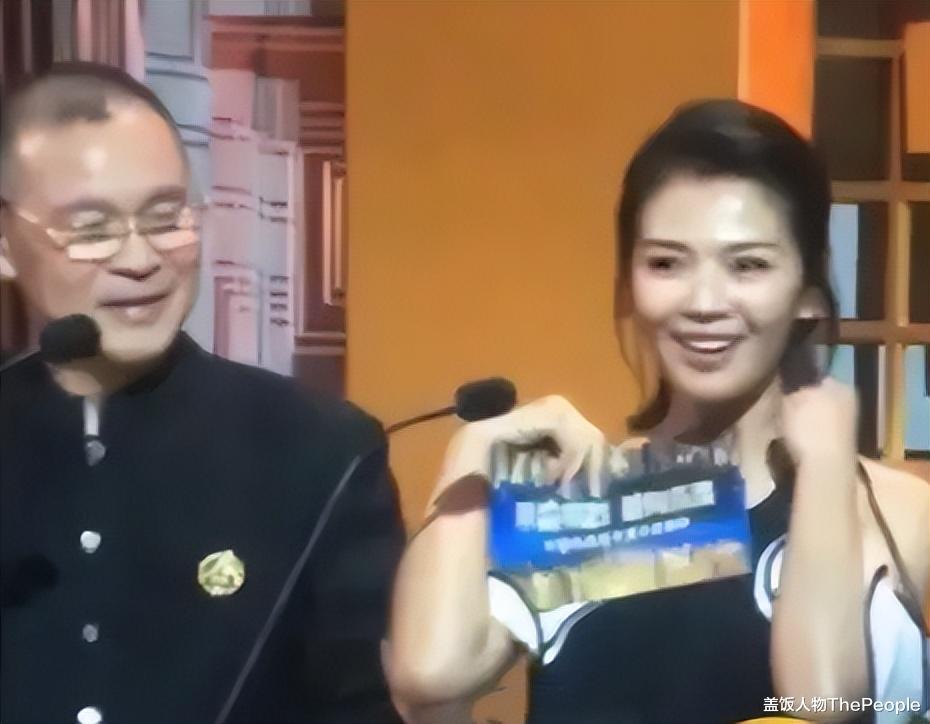 杨紫|当众打架、被粉丝强吻,果然,颁奖典礼出点“意外”才好看