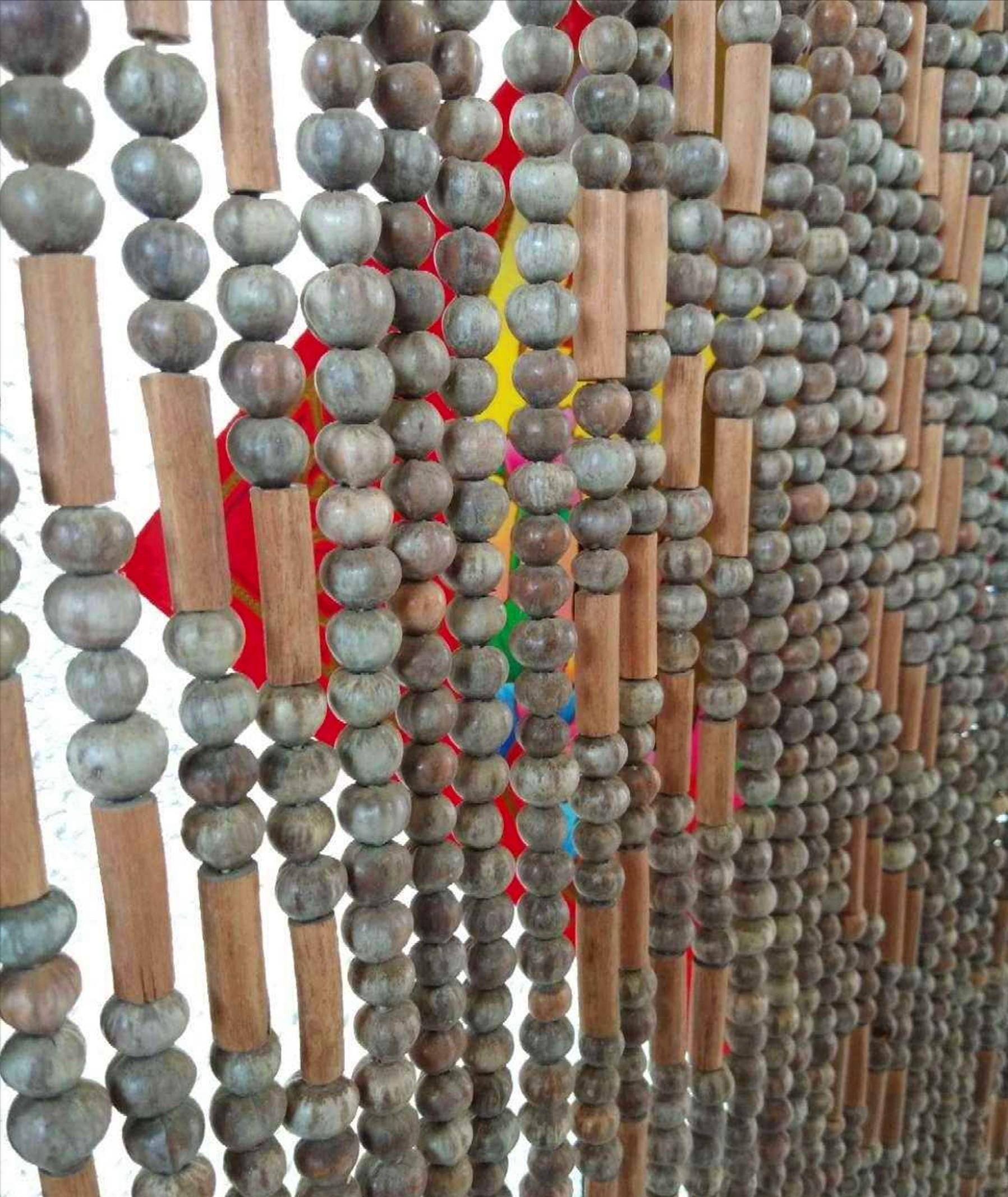 80年代|老门帘:80年代草珠子90年代旧挂历,那些年和奶奶亲手编的门帘