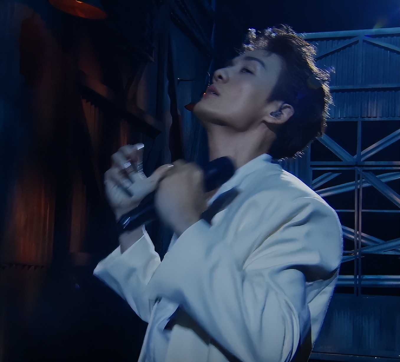 吴克群|披哥2:吴克群动作油腻可以忍,可吴建豪的“兰花指”我真忍不了