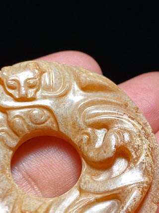 和田玉籽料|汉 和田玉籽料沁色 螭龙纹 蒲纹 玉璧