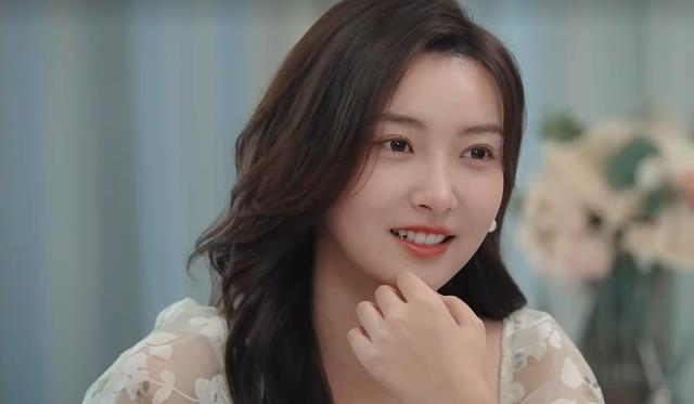 心动5|《心动5》24岁女四甜美情商高，还是主持人，为何无一人选？