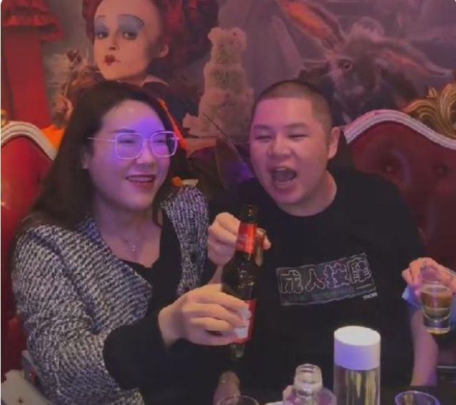 浪胃仙|网红浪胃仙被曝整容，鼻子红肿面部惊悚，下巴酷似蛇精脸