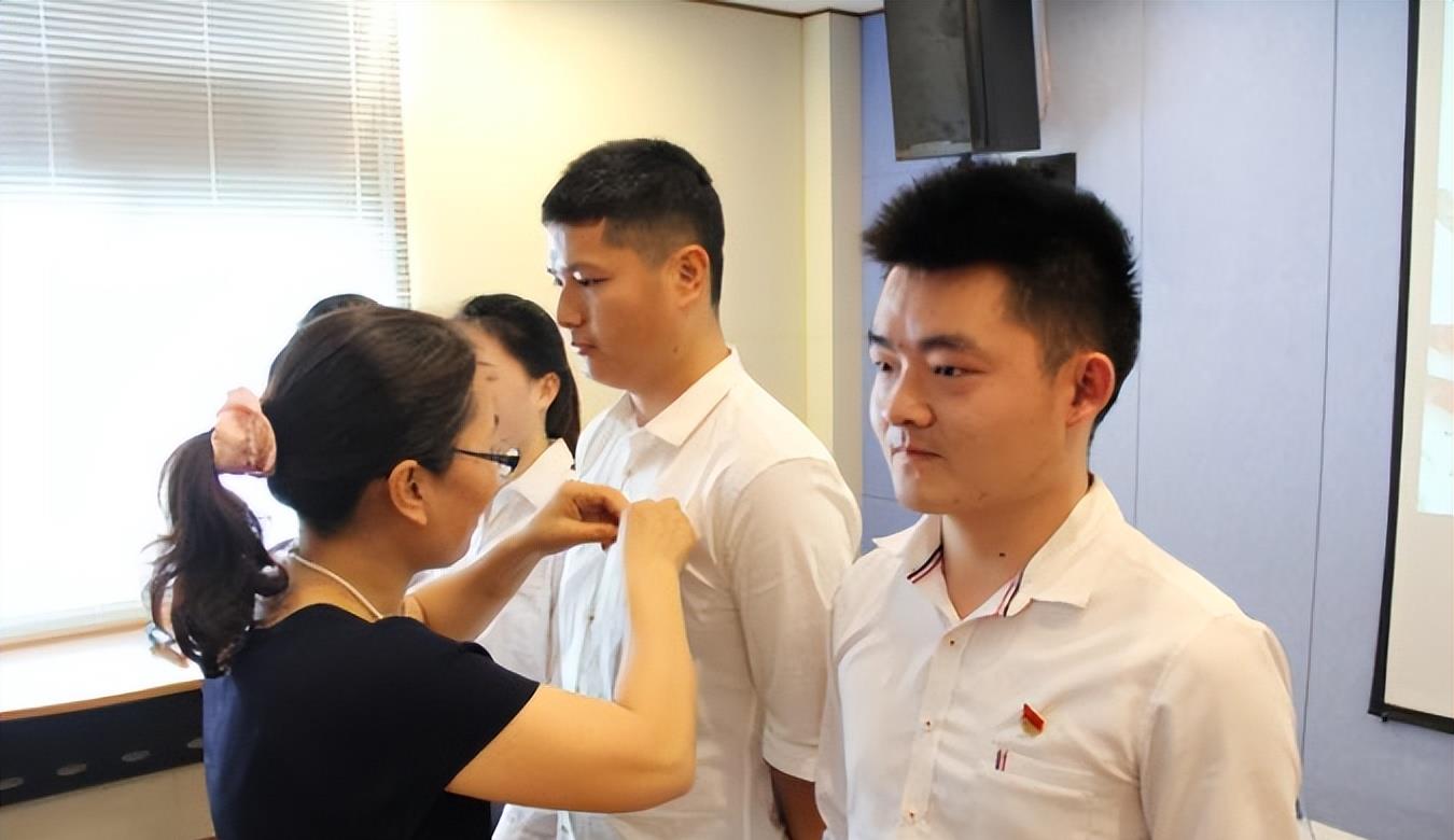 大学生|又一“央企”开始春招,实习工资可达7000,优先条件引学生关注