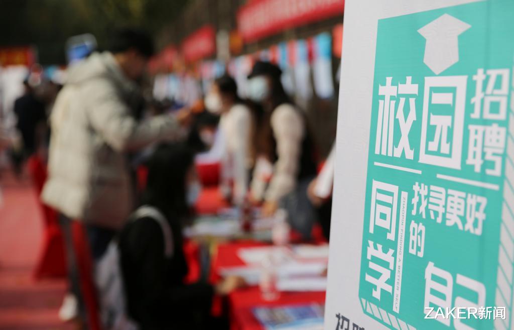 外卖员|“少送外卖多进厂”热议背后，互联网正在摧毁一代年轻人？