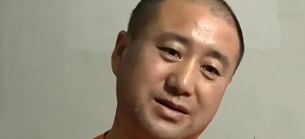 2015年一对叔侄入室行窃,掀床板后意外发现162万现金,结果如何