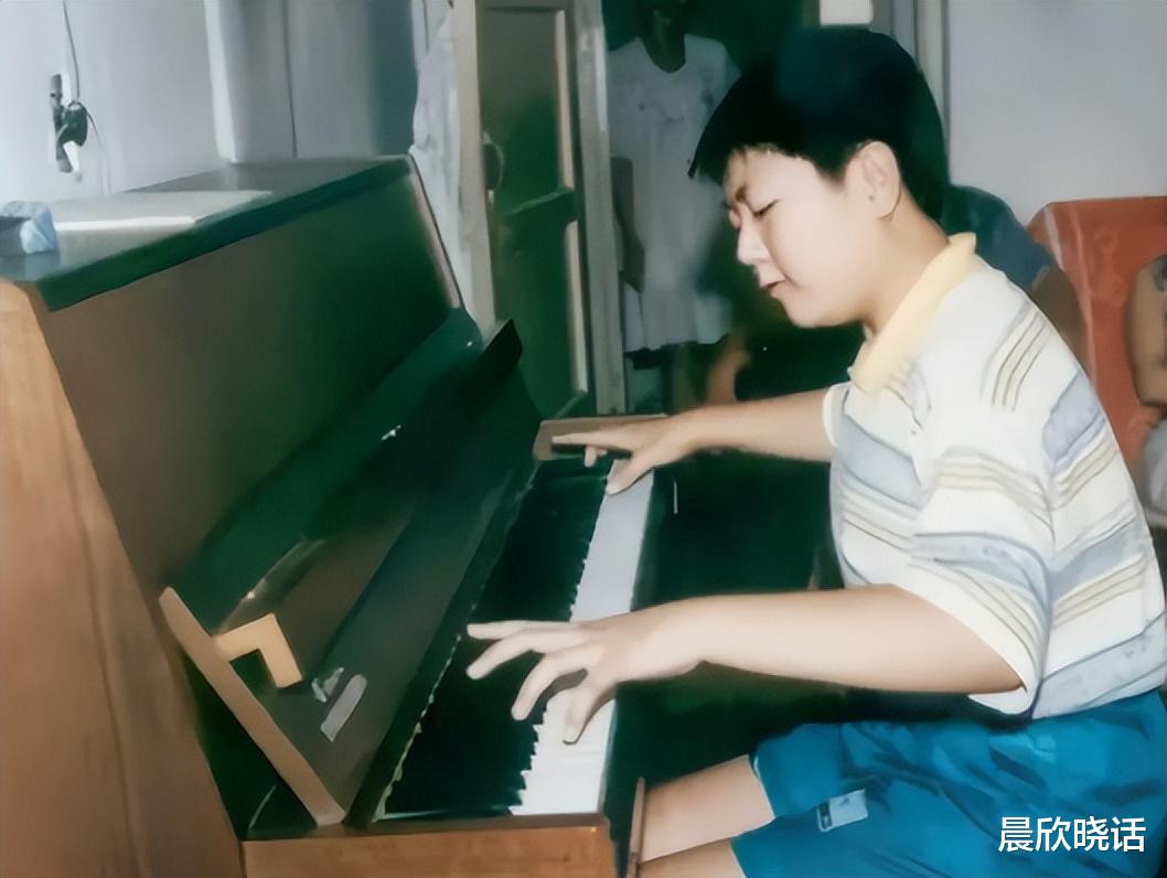 “钢琴王子”郎朗的花花世界，还是败给了父母的“望子成龙”