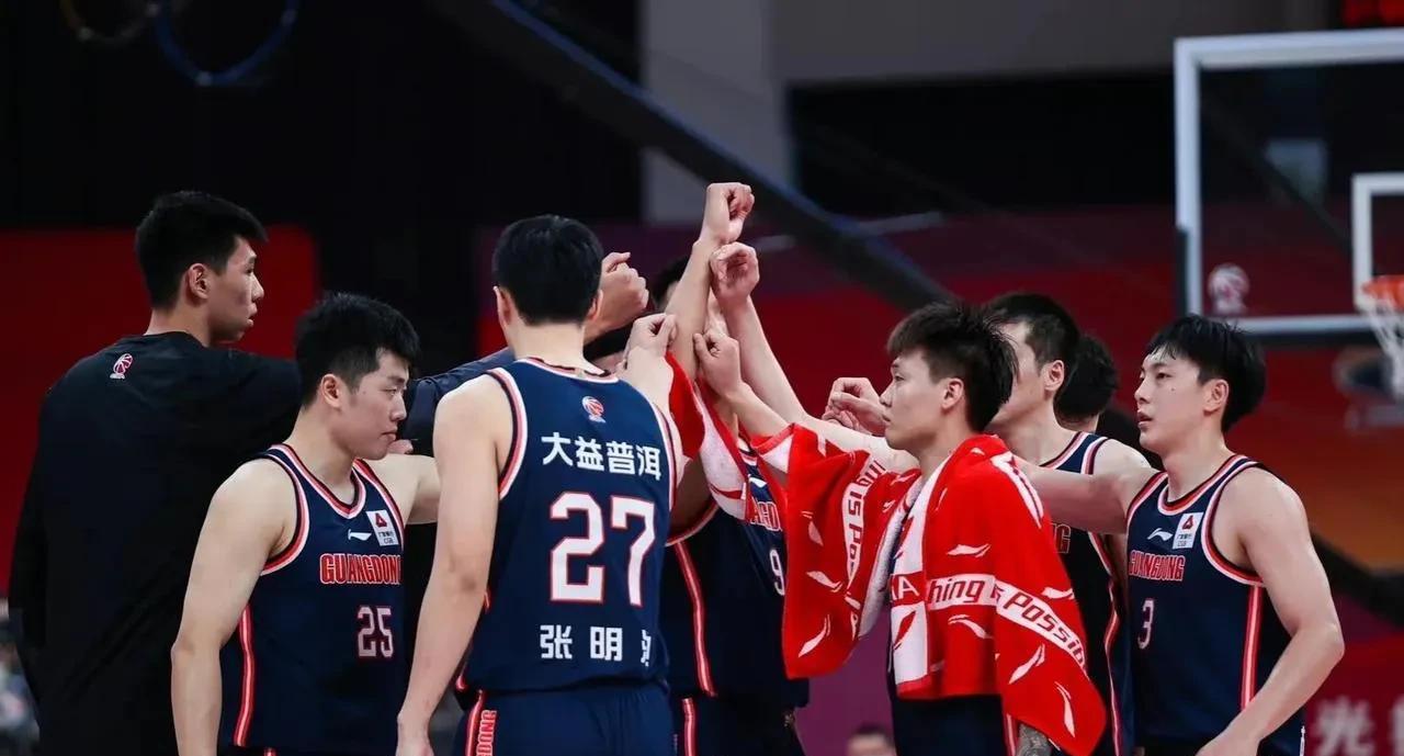 还有谁？广东队大胜同曦16分，杜锋又收两个好消息，总冠军稳了