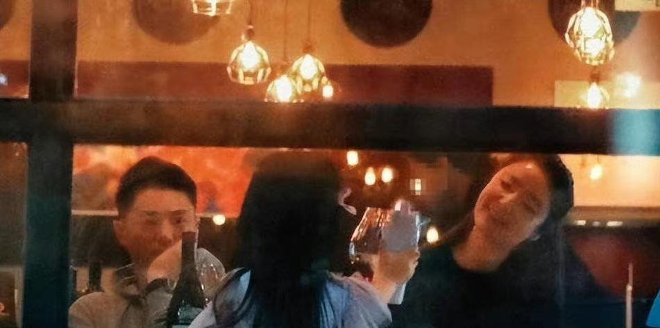 林心如|林心如晒照为女儿庆生,头戴气球帽笑得好开心,被夸还自黑装可爱