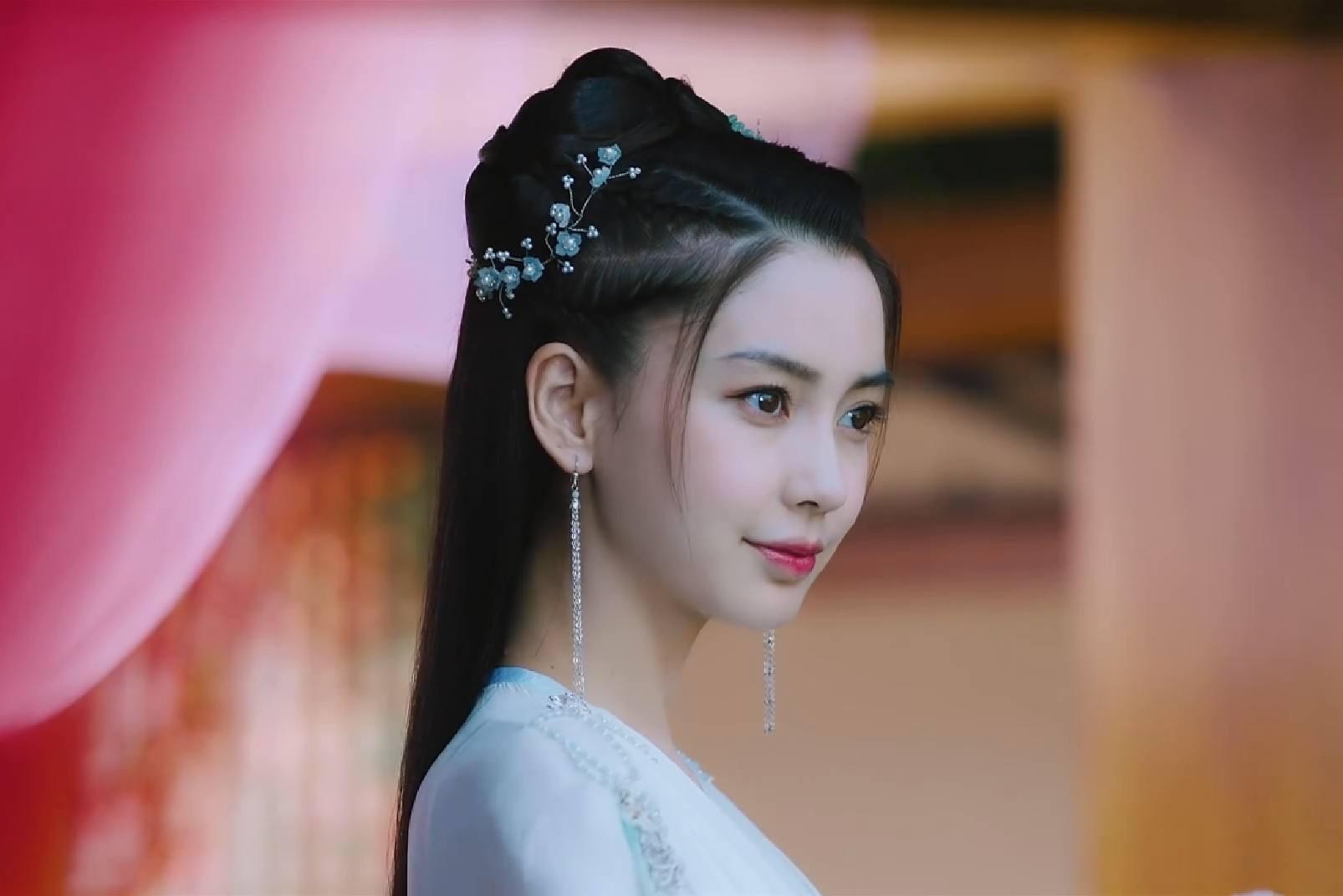 Angelababy|杨颖离婚仅仅三月再爆丑闻，剧组养胎、抠图，幸好黄晓明及时脱身