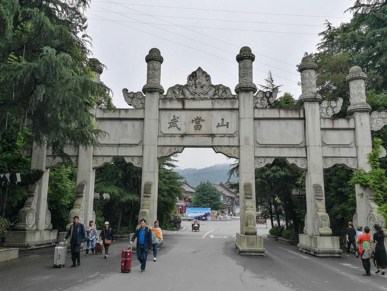 销售额|就差空气收费了,我国出了名“宰人”的三座名山