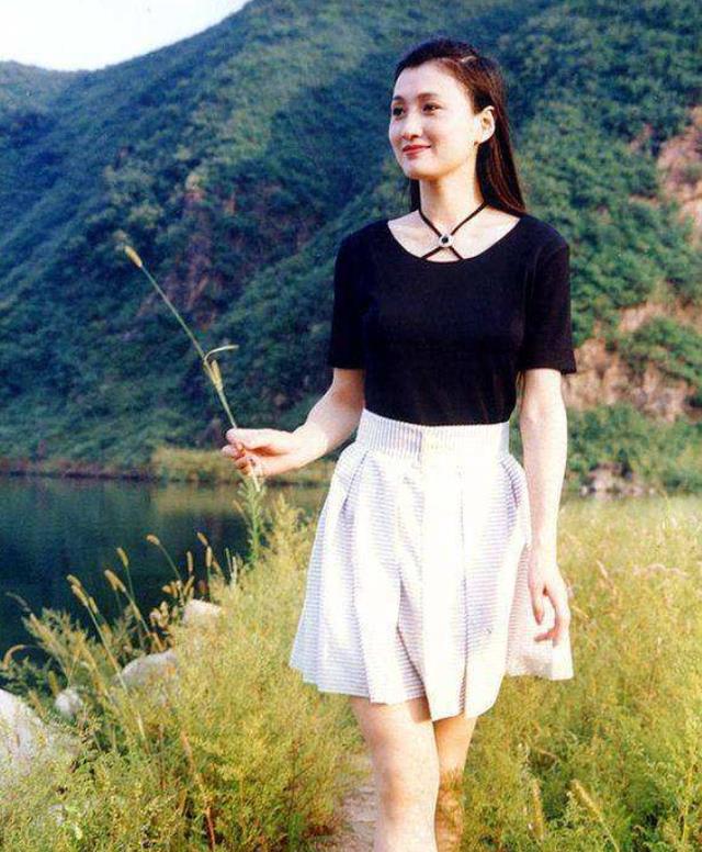 林芳兵|林芳兵：靠“杨贵妃”走红，因太美遭人算计，退圈与丈夫恩爱30年