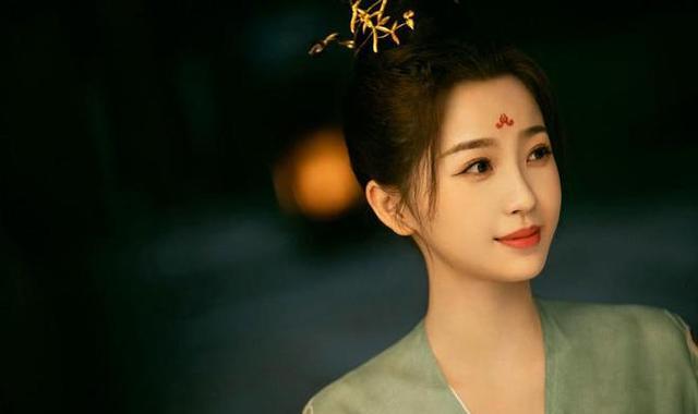 苍兰诀|《苍兰诀》又土又甜?废柴小兰花遇到霸道木头,后期全力拼事业!