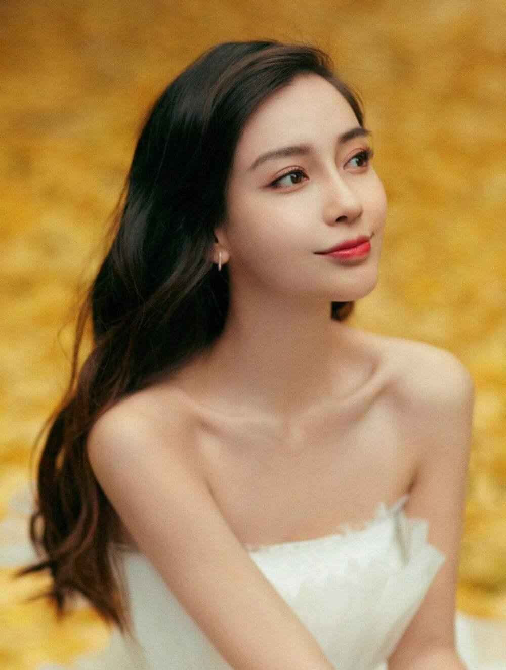 Angelababy|杨颖离婚仅仅三月再爆丑闻，剧组养胎、抠图，幸好黄晓明及时脱身