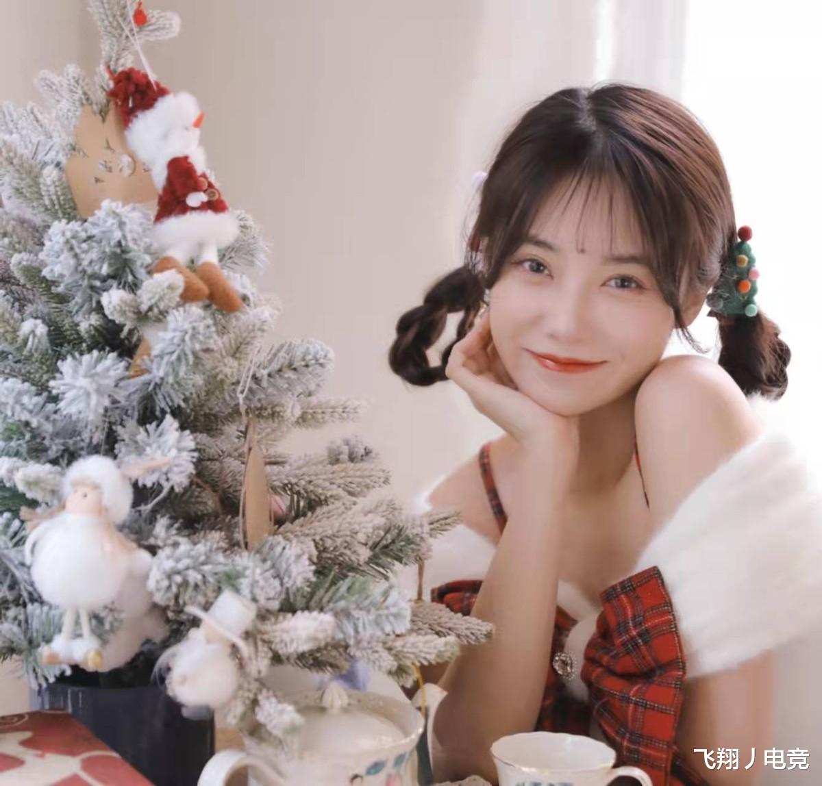 |同穿紧身衣，腐团儿大长腿藏不住，小钰一尺六的小蛮腰惹人爱