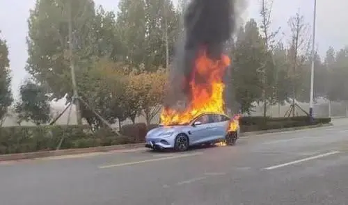 比亚迪海豹自燃：疑为首起起火事故