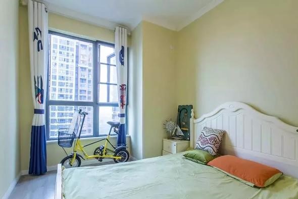 朋友新房装修完工,客厅的装修让人眼前一亮,满满家的温馨感