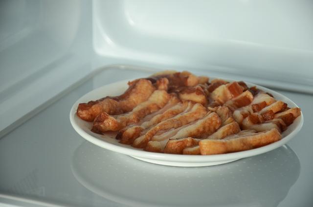 购房置业|微波炉、光波炉、空气炸锅、电烤箱,原理差不多,应该买哪个?