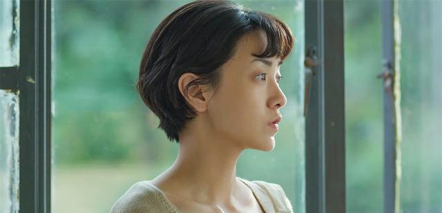 郭采洁|郭采洁《乘风破浪》演绎哥特风新歌，网友评价：被华晨宇附体了