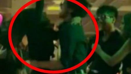 金智妮|BLACKPINK私人派对上，Jennie金泰亨亲密相拥？爆照者表明立场