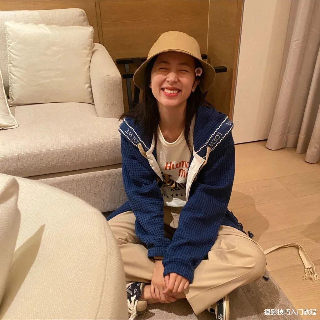 摄影技巧:沙发照怎么拍又纯又欲?女网红们都是这样拍的