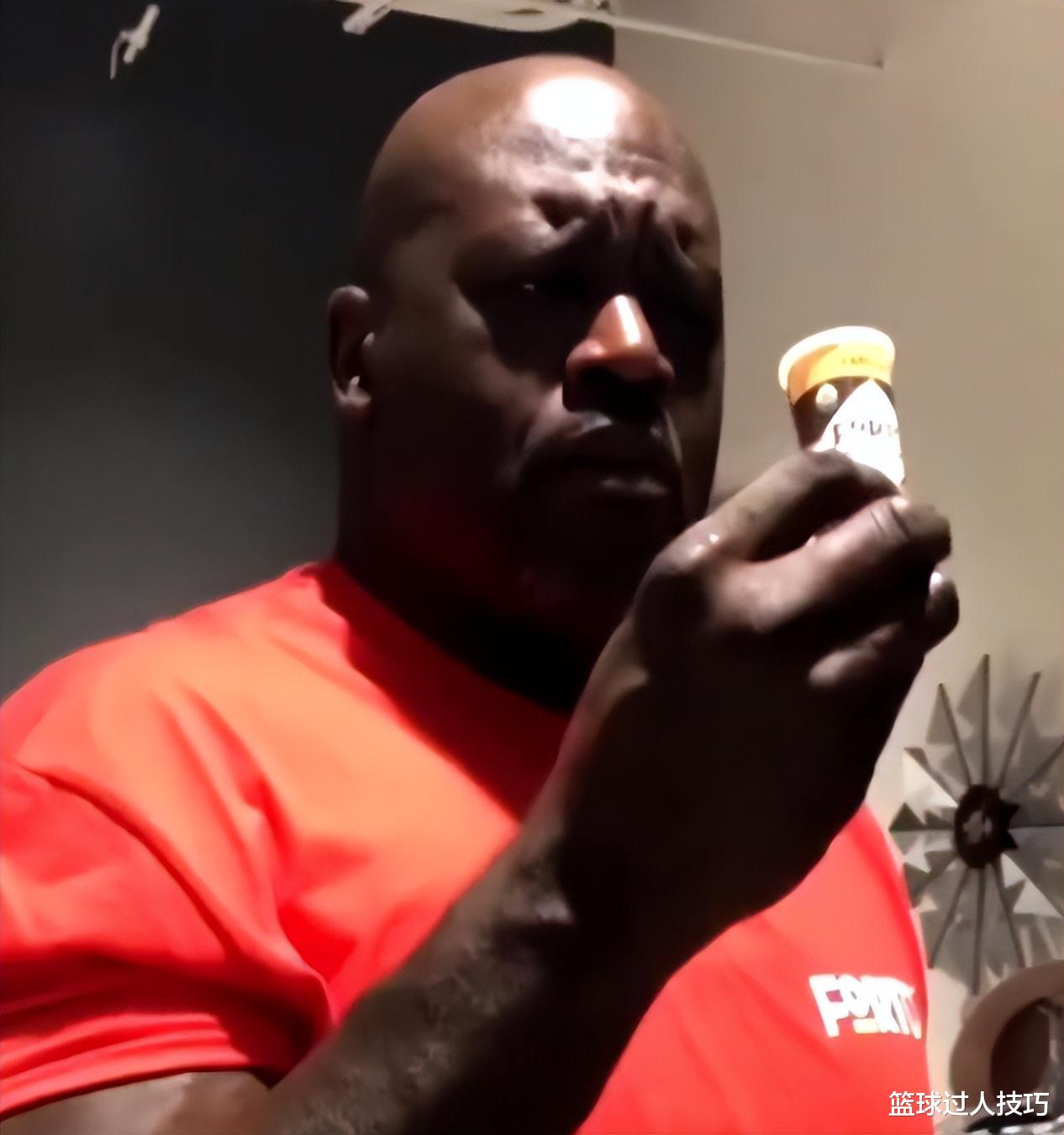 奥尼尔|不是P图！生活常见的物品在奥尼尔手上瞬间缩小，吃鸡腿像用牙签