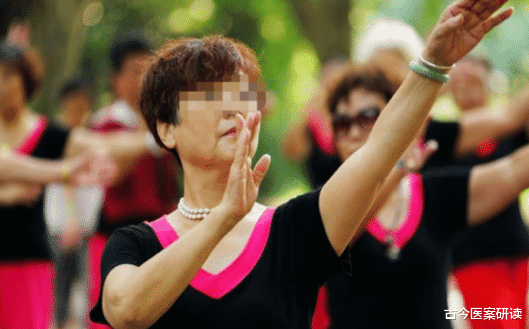 中药|“藏盐大户”被扒出，吃一口等于往嘴里灌盐，不想胃癌找上门，趁早戒掉