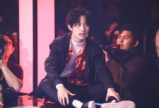 生图|上镜帅气逼人，生图暴露头肩比缺陷，顶流男星也有不足之处