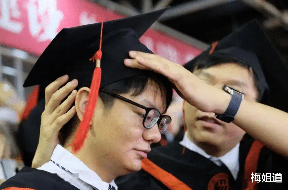 应届生|22届毕业生就业难度提升,某企业直言拒收应届生,和上网课有关