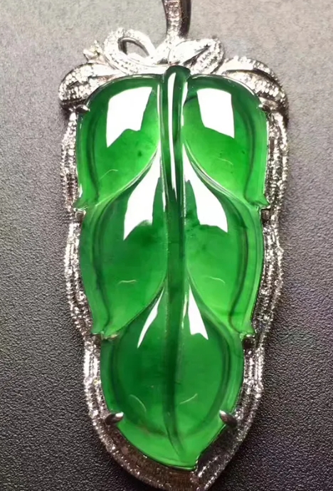 翡翠|市场上最受欢迎的十种翡翠挂件,观音只排第二,第一竟是它!