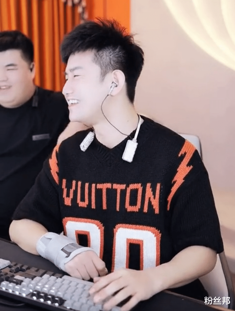 阿哲|老婆被调侃是车模,神豪一叶知秋会作诗造句,阿哲怀疑他是任平生