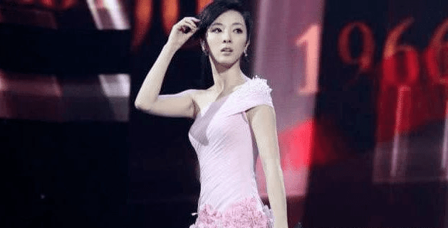 央视|第二个董卿出现了，顺利接手董卿所有资源，央视十分看好未来之星