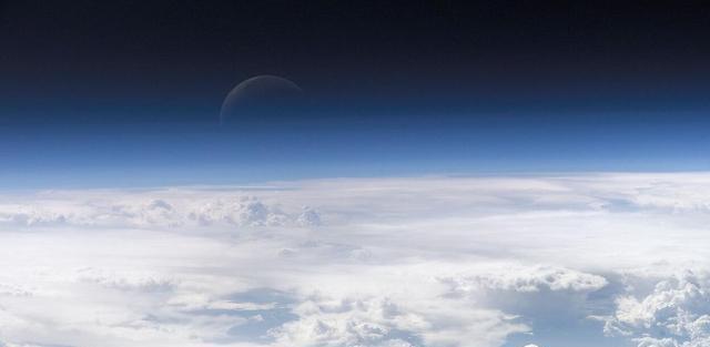 太阳光照到地球能变热,日地之间的太空,为何却冷到不行?