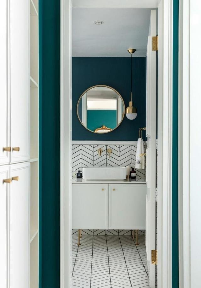 67平现代二居室，白色来定位整个空间在精致中尽显优雅