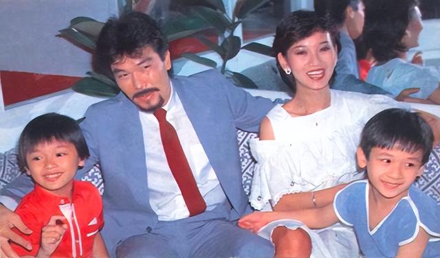赵雅芝|赵雅芝的3个儿子，个个让她骄傲！