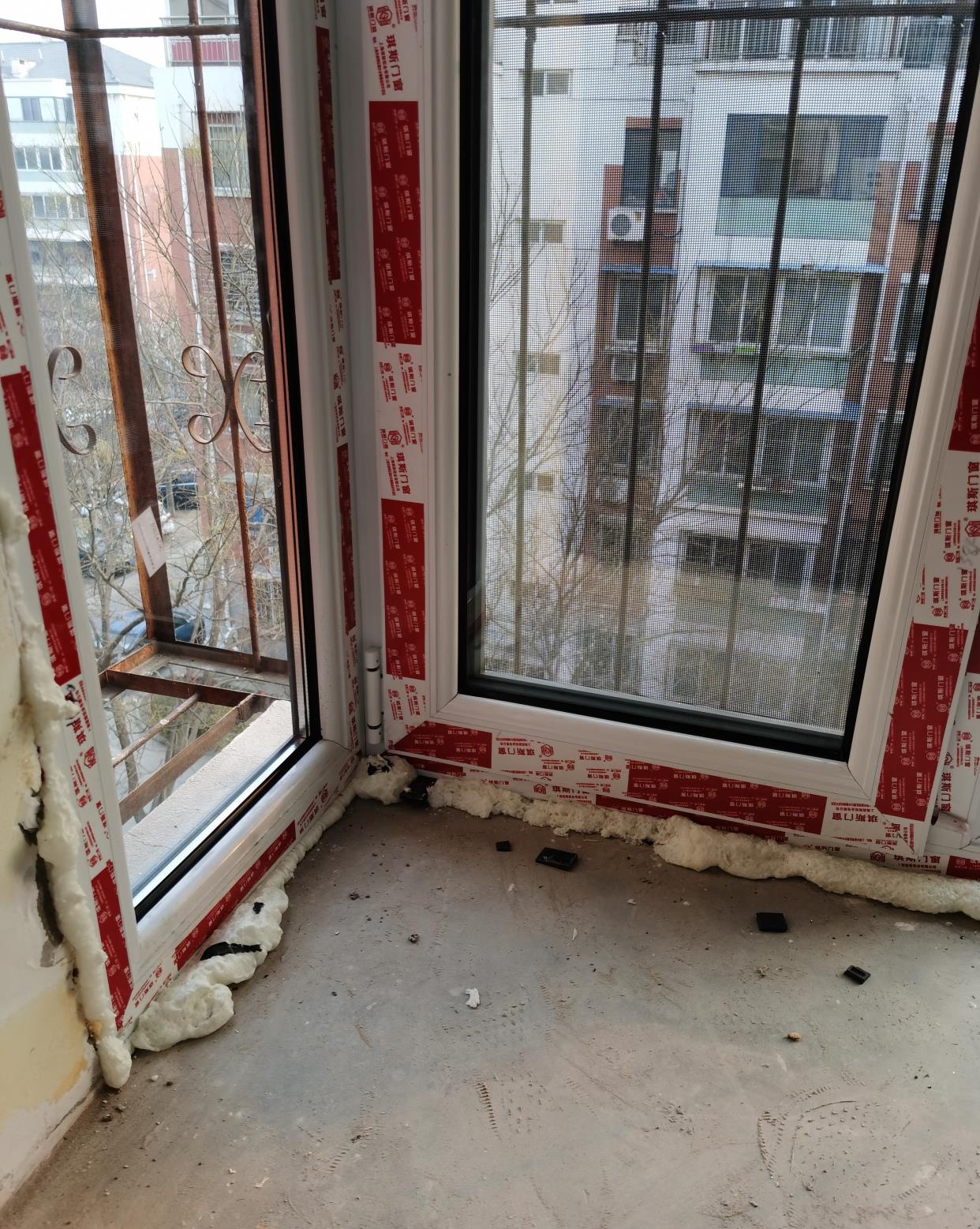 封阳台有4种封窗方法，看完就知道怎么选了，但要注意4个选择建议